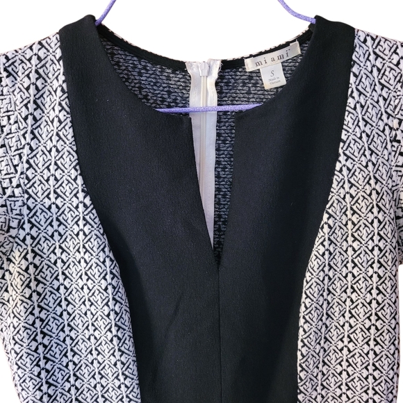 EUC Miami Size Small Black and Gray Women's Dress V Neck Cap Sleeve Zip Back - Picture 4 of 10